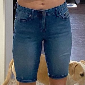 Calvin Klein Jean Shorts supes stretchy!